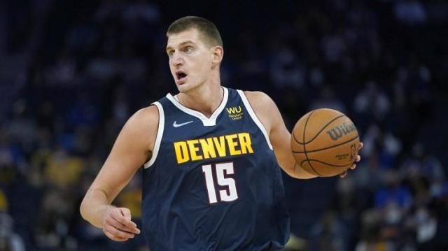 b体育-关键时刻罕见拉胯 5天4赛的约基奇实在扛不动了